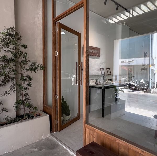 Cửa hàng JJ uy tín luôn có chính sách làm sạch, đánh bóng