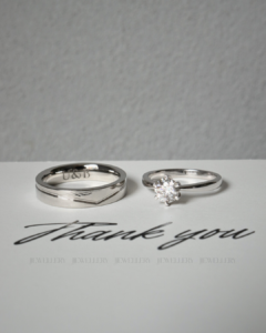 So Sánh Nhẫn Cưới Bạch Kim và Vàng 18k