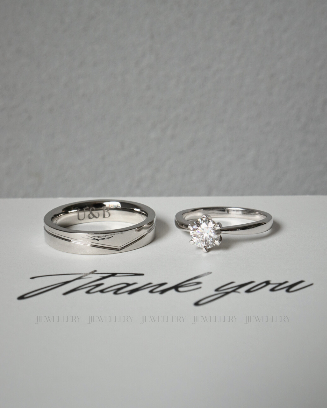 So Sánh Nhẫn Cưới Bạch Kim và Vàng 18k